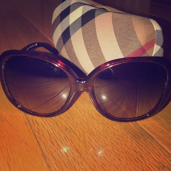 Burberry berry colored sunglasses - Picture 1 of 6